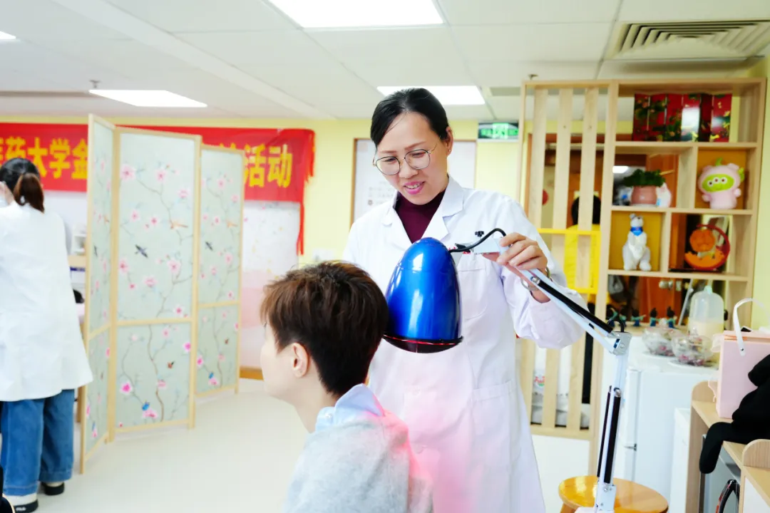 院内新闻|广州中医药大学金沙洲医院妇女节前夕走进农业银行科普义诊送健康 院内新闻|广州中医药大学金沙洲医院妇女节前夕走进农业银行科普义诊送健康