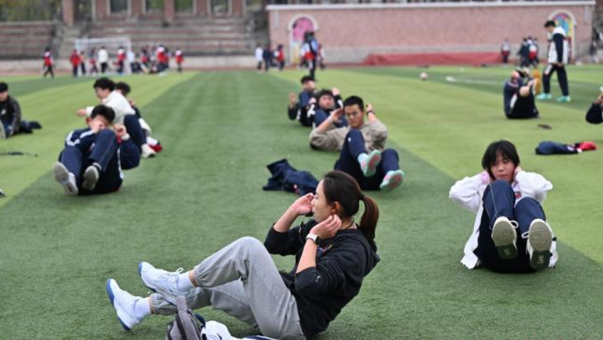 80余名学生组团减肥!成都一中学开设免费“燃脂减肥训练营” 80余名学生组团减肥!成都一中学开设免费“燃脂减肥训练营”