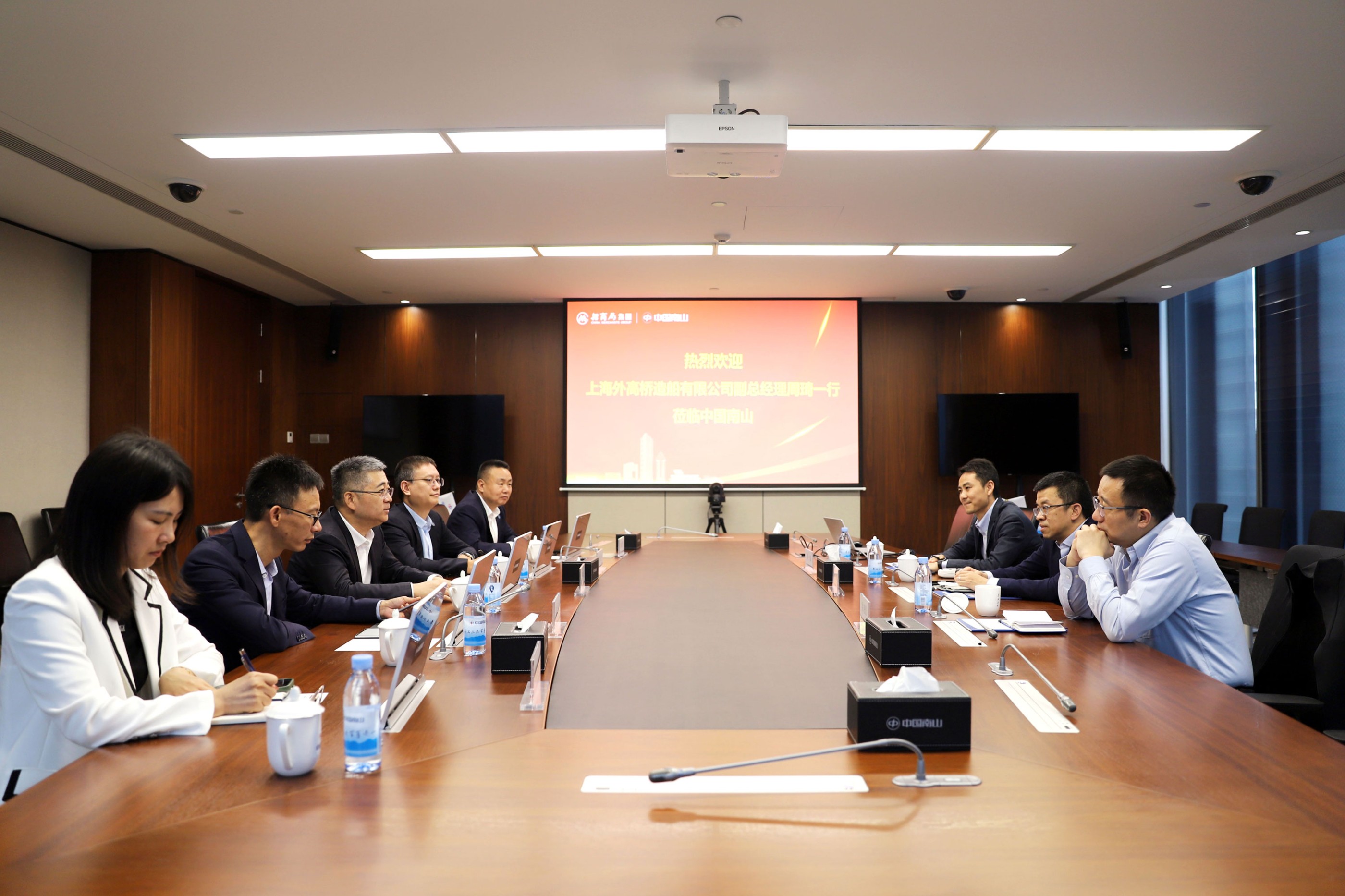 李鸿卫会见外高桥造船副总经理周琦