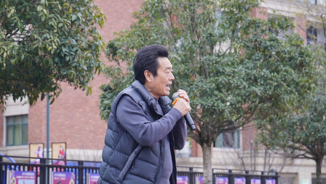 春风为笺，脚步作诗——成都王府学校初中部开展春日远足活动
