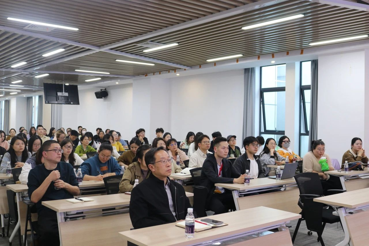 AI助力鄂港澳青年办公提效实战训练营在鄂港澳青创园圆满举办 AI助力鄂港澳青年办公提效实战训练营在鄂港澳青创园圆满举办