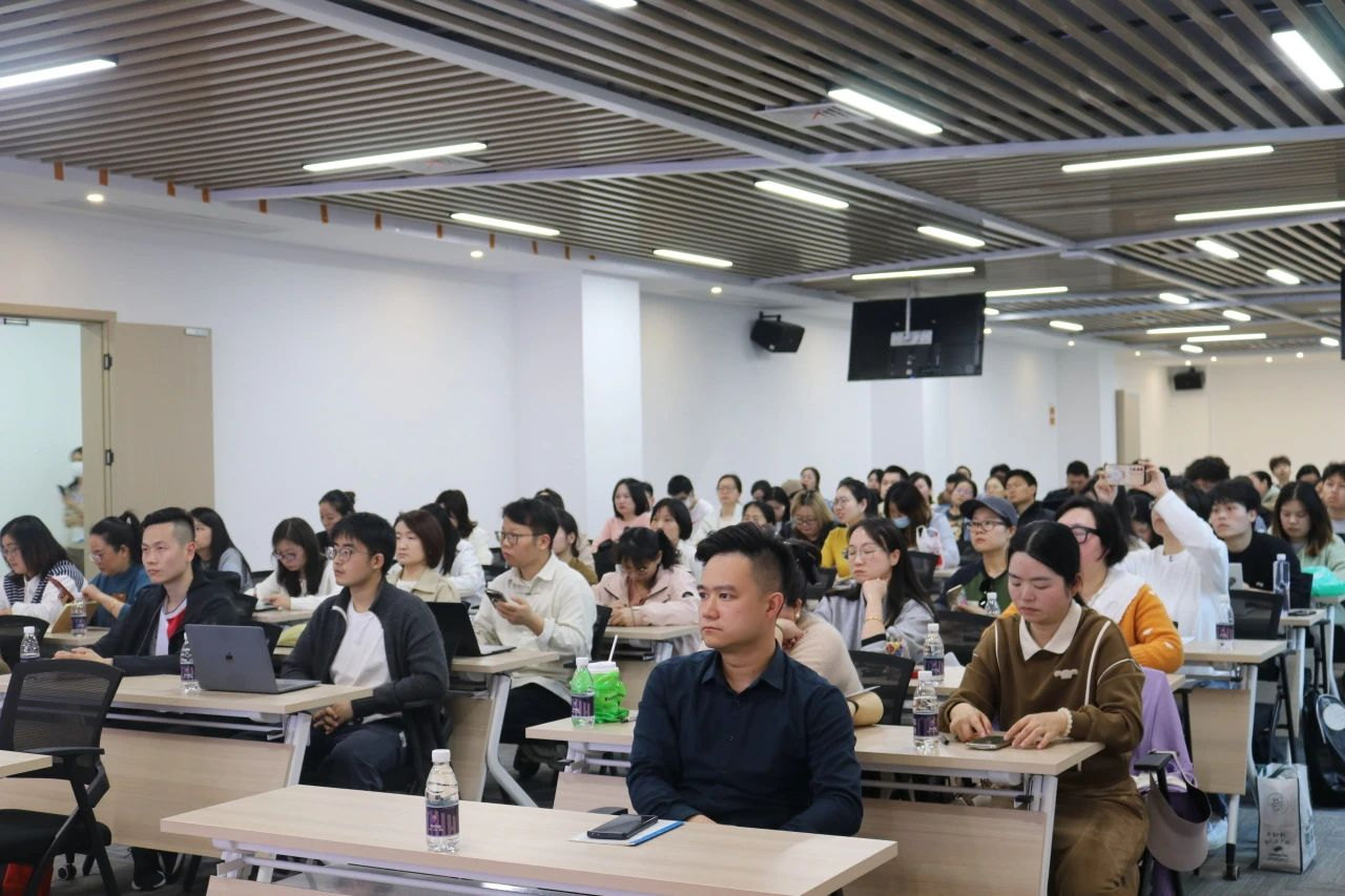 AI助力鄂港澳青年办公提效实战训练营在鄂港澳青创园圆满举办 AI助力鄂港澳青年办公提效实战训练营在鄂港澳青创园圆满举办