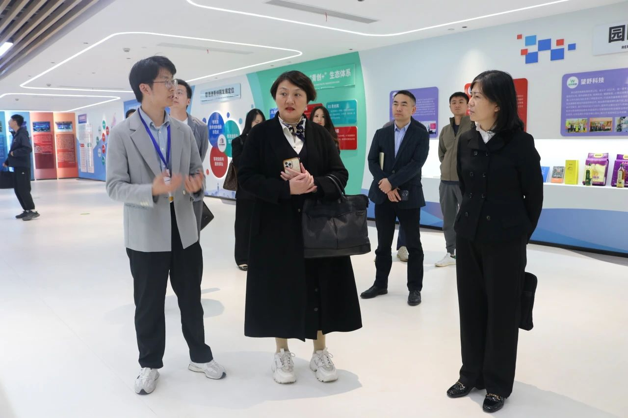 武昌区委政法委副书记张红、武昌区检察院副检察长田勋红一行到访调研鄂港澳青创园