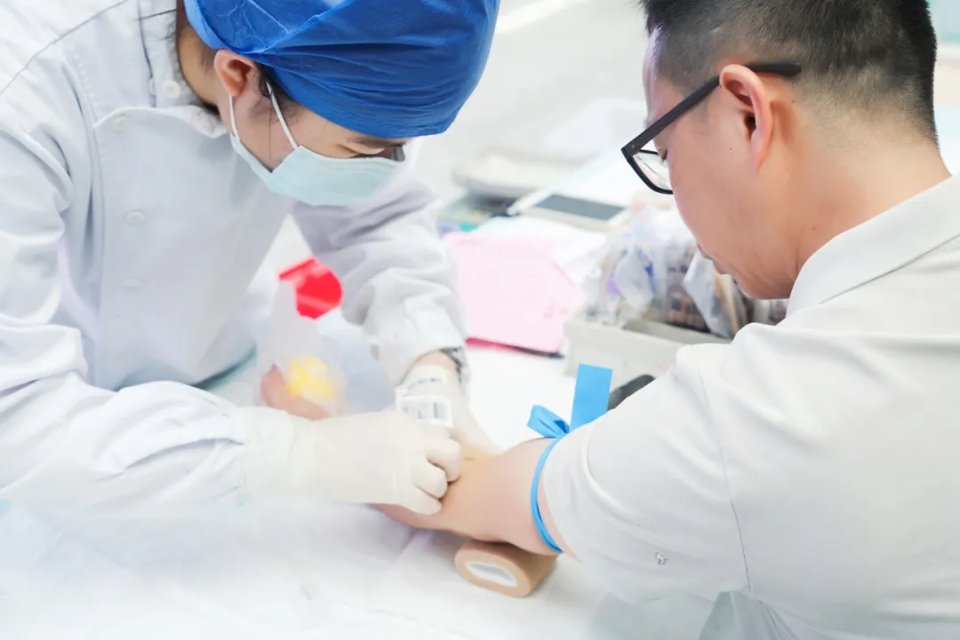 热血传爱心,生命共接力|香港宝典宝典免费资料大全香港宝典宝典免费资料大全开展无偿献血活动 热血传爱心,生命共接力|香港宝典宝典免费资料大全香港宝典宝典免费资料大全开展无偿献血活动