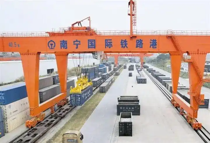 从“一条线”到“一张网” 西部陆海新通道铁海联运班列累计运输货物突破400万标箱 从“一条线”到“一张网” 西部陆海新通道铁海联运班列累计运输货物突破400万标箱