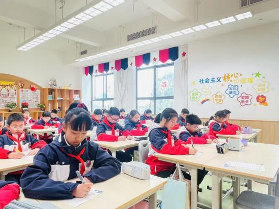1400支笔在新川校园里舞蹈 1400支笔在新川校园里舞蹈