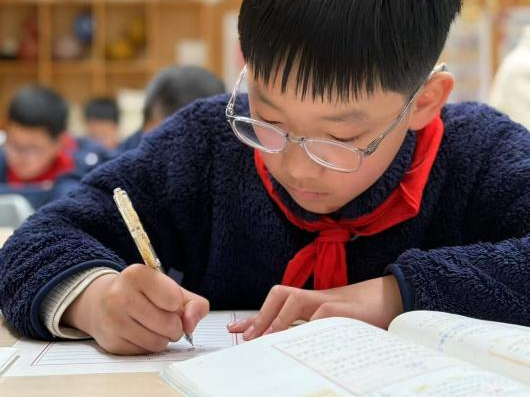 1400支笔在新川校园里舞蹈 1400支笔在新川校园里舞蹈