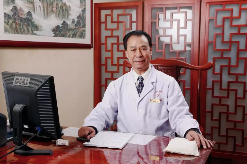 岭南名中医 | 他是全国名中医 师从霍元甲儿子得过武术冠军 后学医半子承祖业 创办过药厂成为行业领导者 岭南名中医 | 他是全国名中医 师从霍元甲儿子得过武术冠军 后学医半子承祖业 创办过药厂成为行业领导者