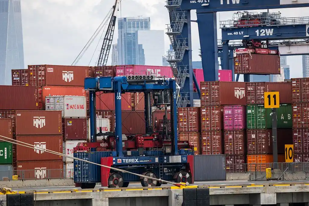 进口订单暴跌,货运需求减少,美国港口预警“贸易冻结” 进口订单暴跌,货运需求减少,美国港口预警“贸易冻结”