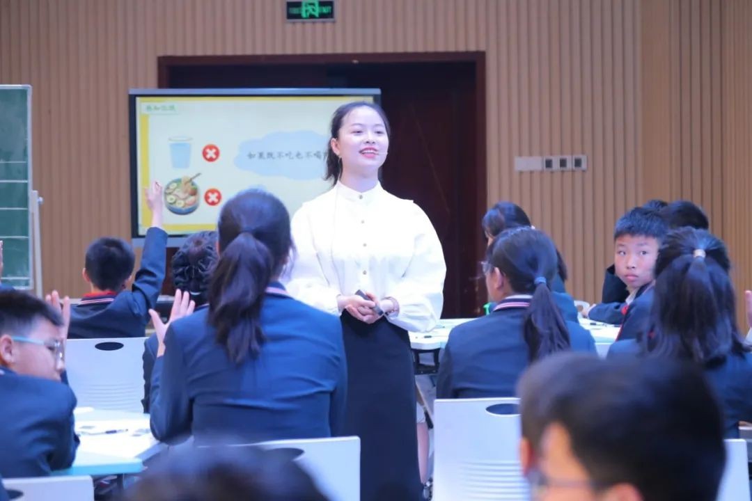“启耀新程 赓续华章” ——大使进校园暨国际理解教育研讨会在成都王府外国语学校成功举办