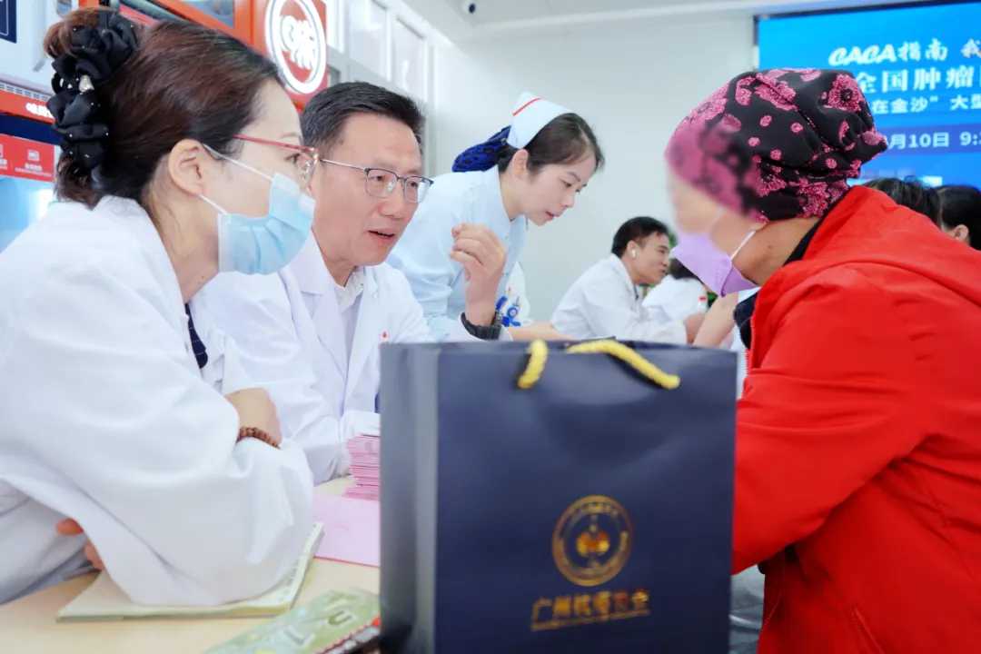 院内新闻|我院成功开展2025年肿瘤周义诊活动,助力提升公众防癌意识 院内新闻|我院成功开展2025年肿瘤周义诊活动,助力提升公众防癌意识