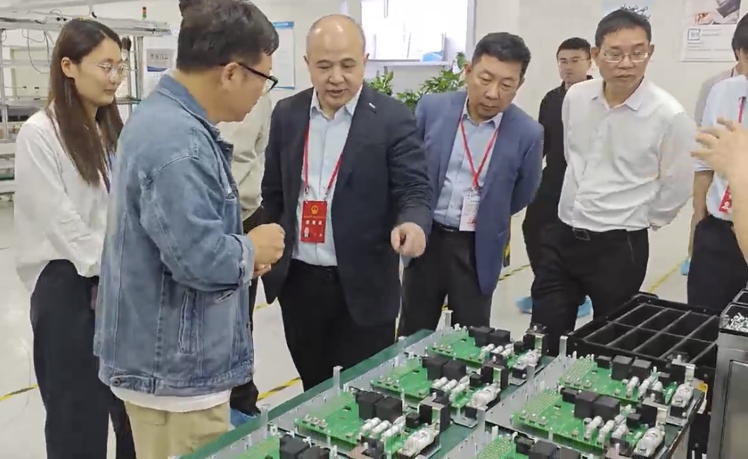 【喜讯】蓝海华腾参与投资暨战略合作伙伴览翌航空LE200全尺寸工程样机完成脱保护离地首飞!(1) 【喜讯】蓝海华腾参与投资暨战略合作伙伴览翌航空LE200全尺寸工程样机完成脱保护离地首飞!(1)