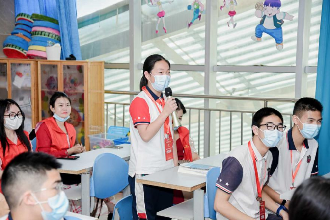 比课本更真实!新川学子医院特别体验:穿白大褂比校服重多了 比课本更真实!新川学子医院特别体验:穿白大褂比校服重多了