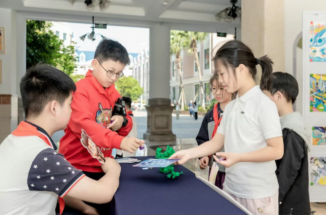 校园科技盛宴,点亮孩子科学梦 校园科技盛宴,点亮孩子科学梦