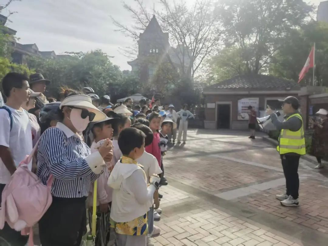 春风绿道家校情，亲子骑行共成长——成都王府家校共建活动圆满举行