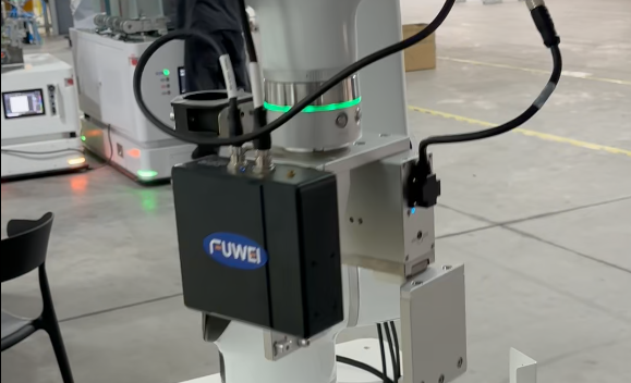 復合機器人的重復定位精度能達到多少?富唯智能以±0.02mm重新定義工業精準極限 復合機器人的重復定位精度能達到多少?富唯智能以±0.02mm重新定義工業精準極限