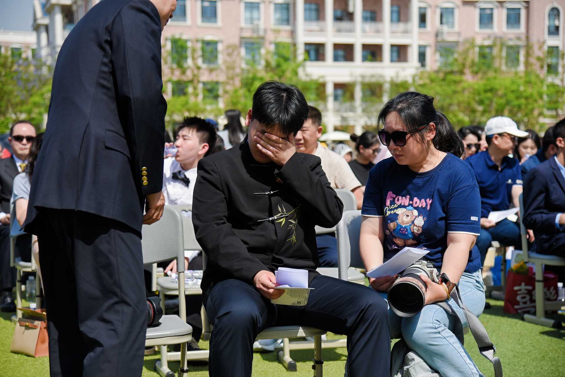 高三学子集体成年,18声钟响见证成长! 高三学子集体成年,18声钟响见证成长!
