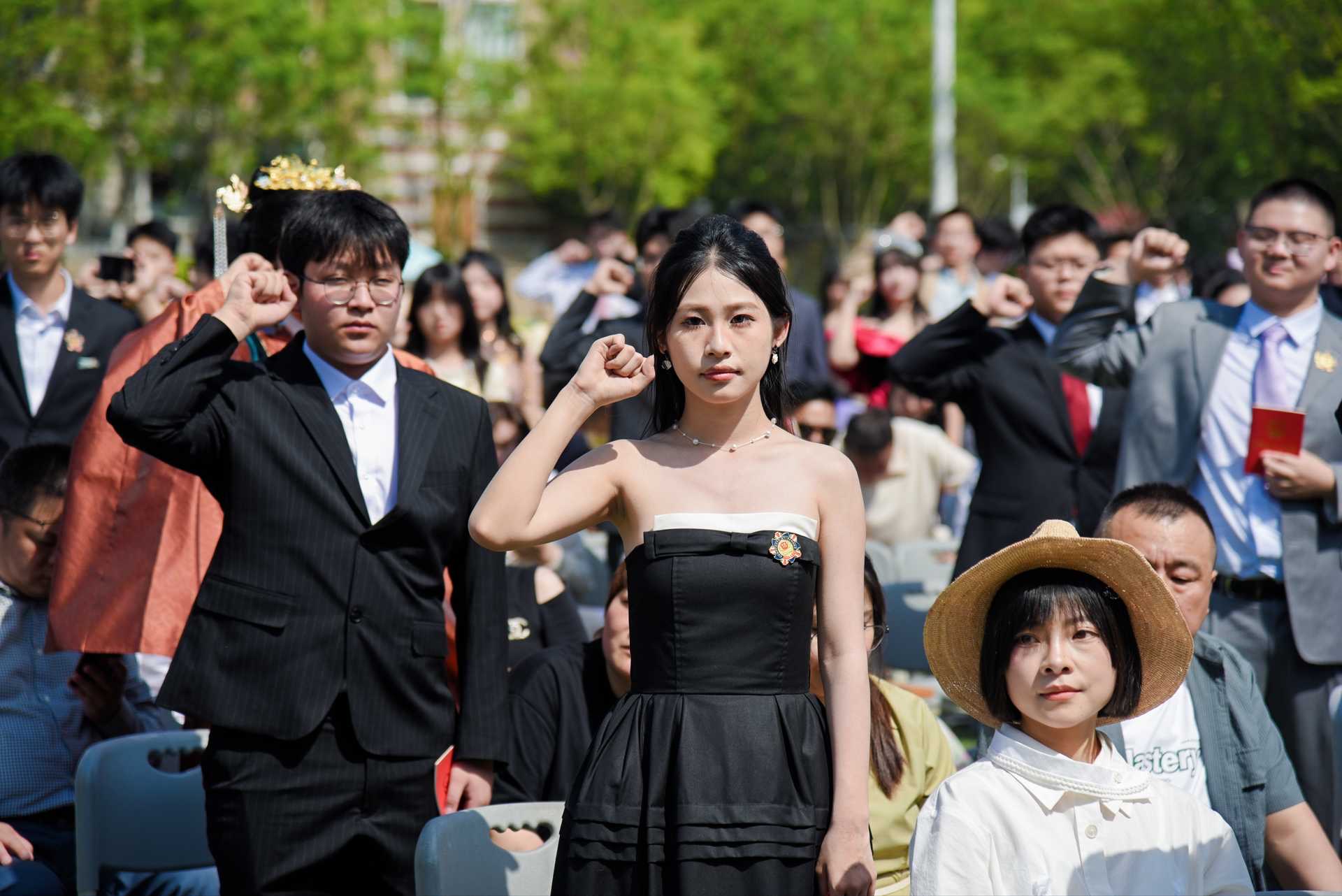 高三学子集体成年,18声钟响见证成长! 高三学子集体成年,18声钟响见证成长!