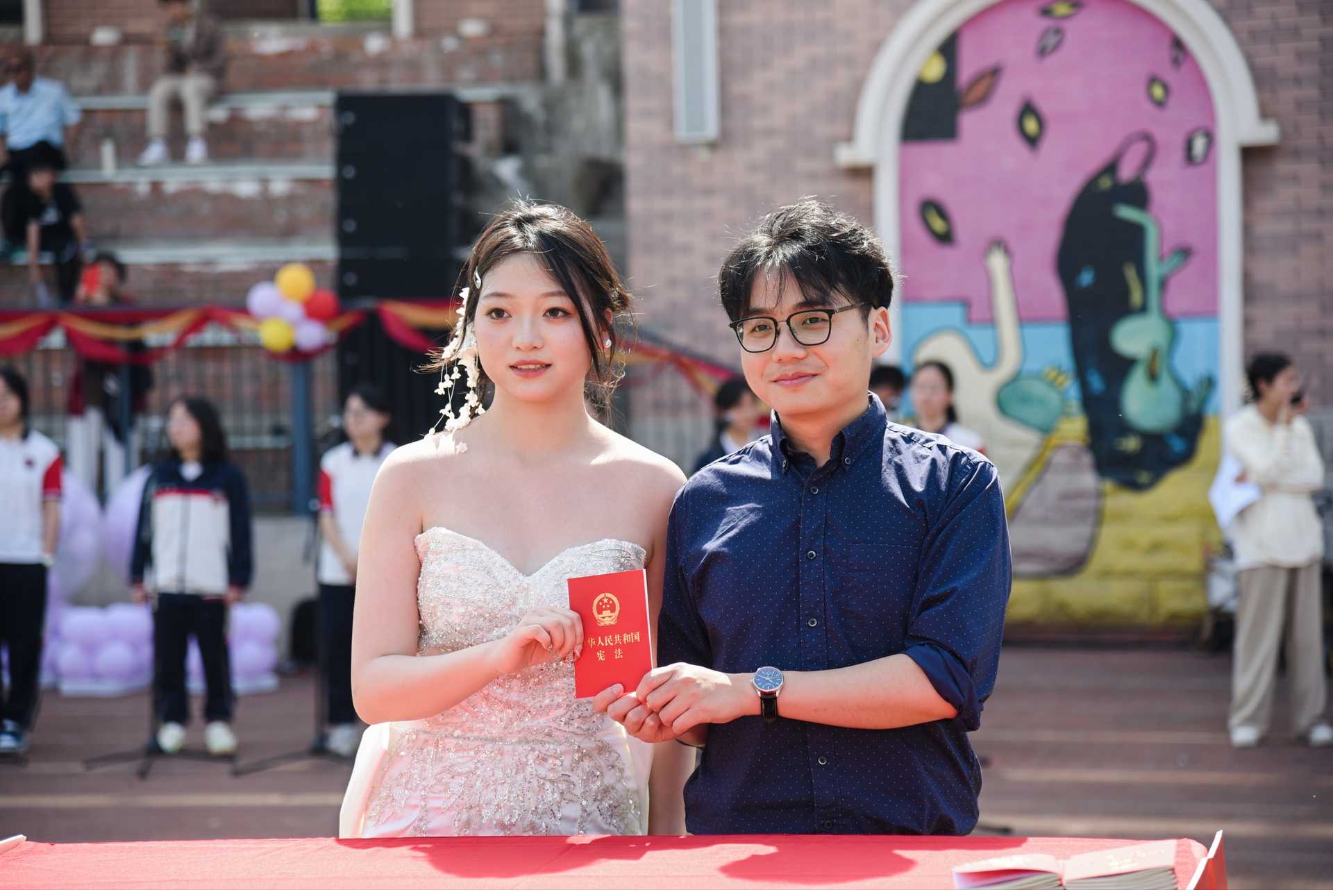 高三学子集体成年,18声钟响见证成长! 高三学子集体成年,18声钟响见证成长!