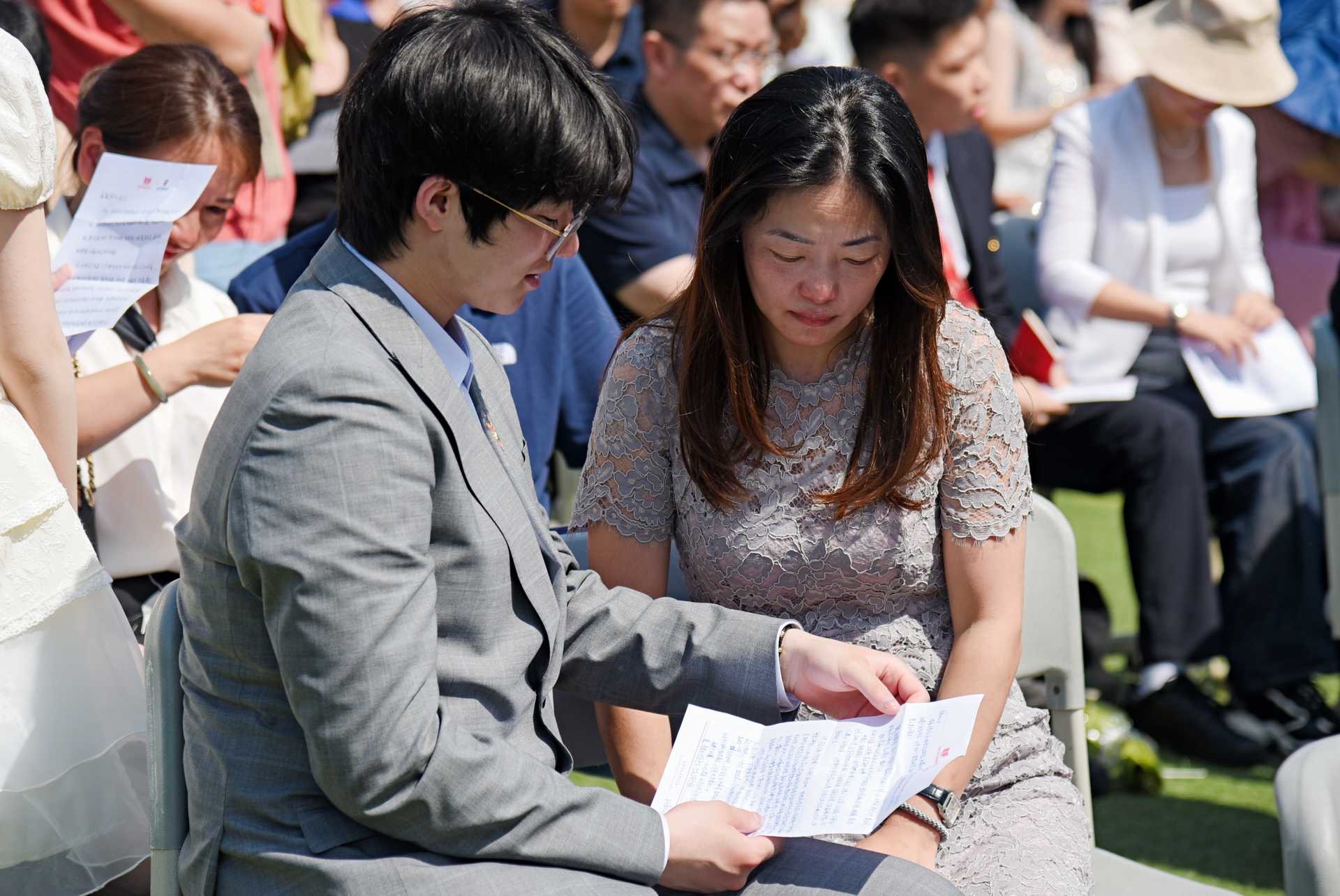 高三学子集体成年,18声钟响见证成长! 高三学子集体成年,18声钟响见证成长!