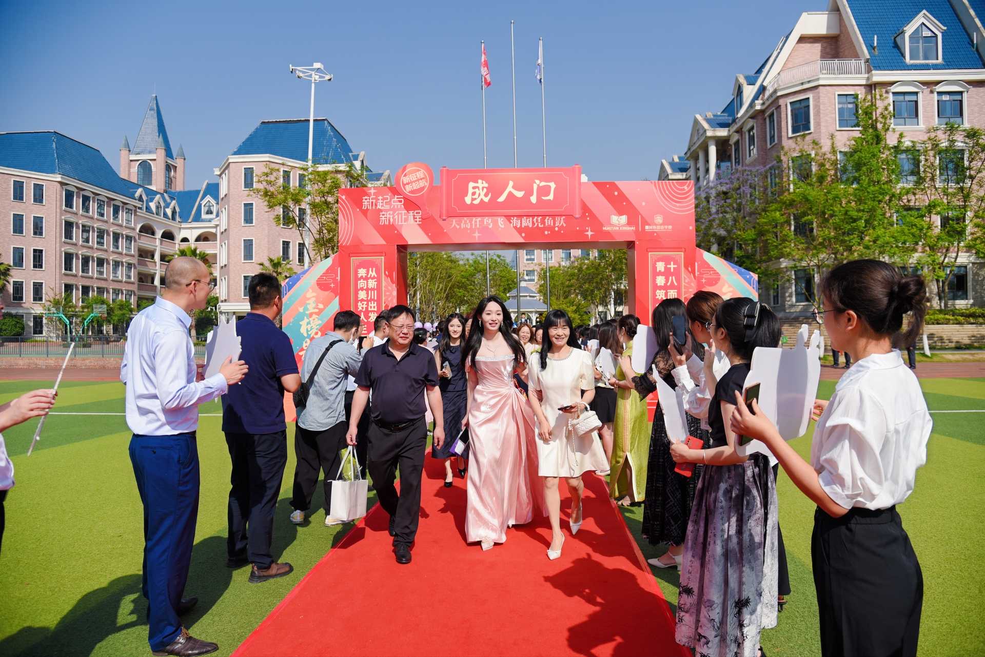 高三学子集体成年,18声钟响见证成长! 高三学子集体成年,18声钟响见证成长!