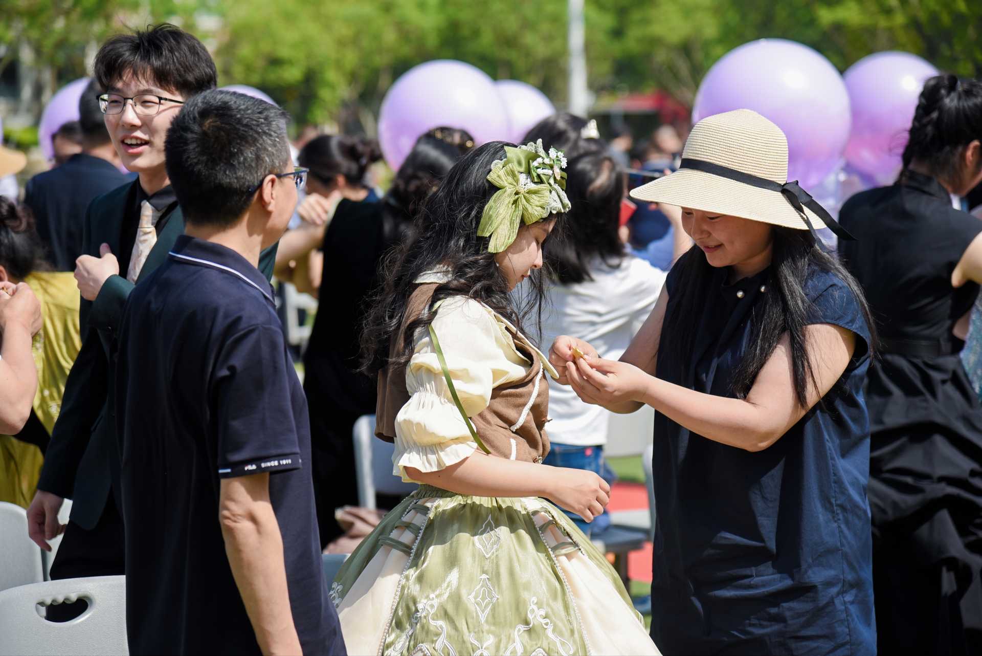 高三学子集体成年,18声钟响见证成长! 高三学子集体成年,18声钟响见证成长!