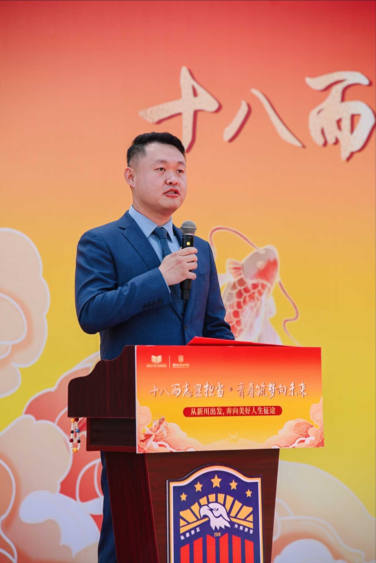 高三学子集体成年,18声钟响见证成长! 高三学子集体成年,18声钟响见证成长!