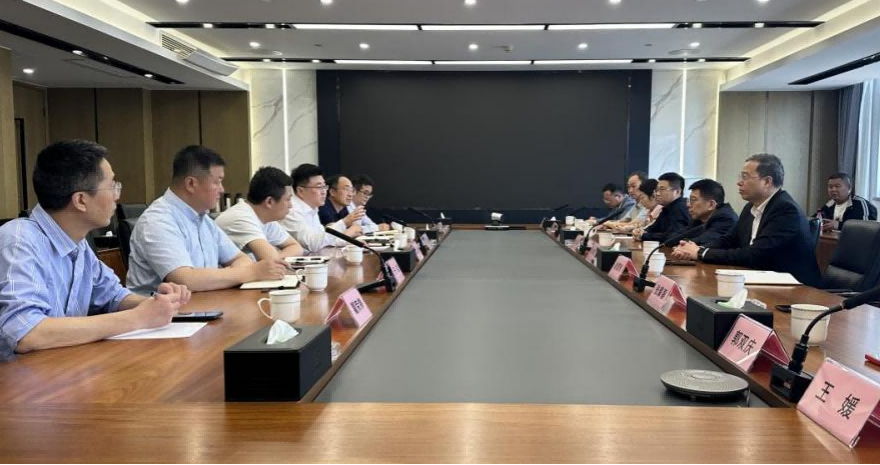 何斌会长带队赴南京农副产品物流中心调研座谈