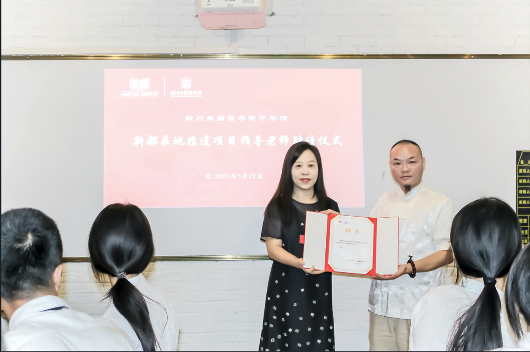 指尖跃动棕叶香，非遗棕编绽校园！