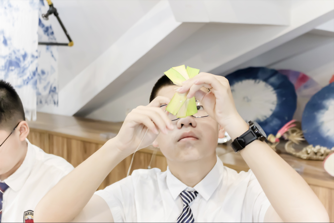 指尖跃动棕叶香，非遗棕编绽校园！