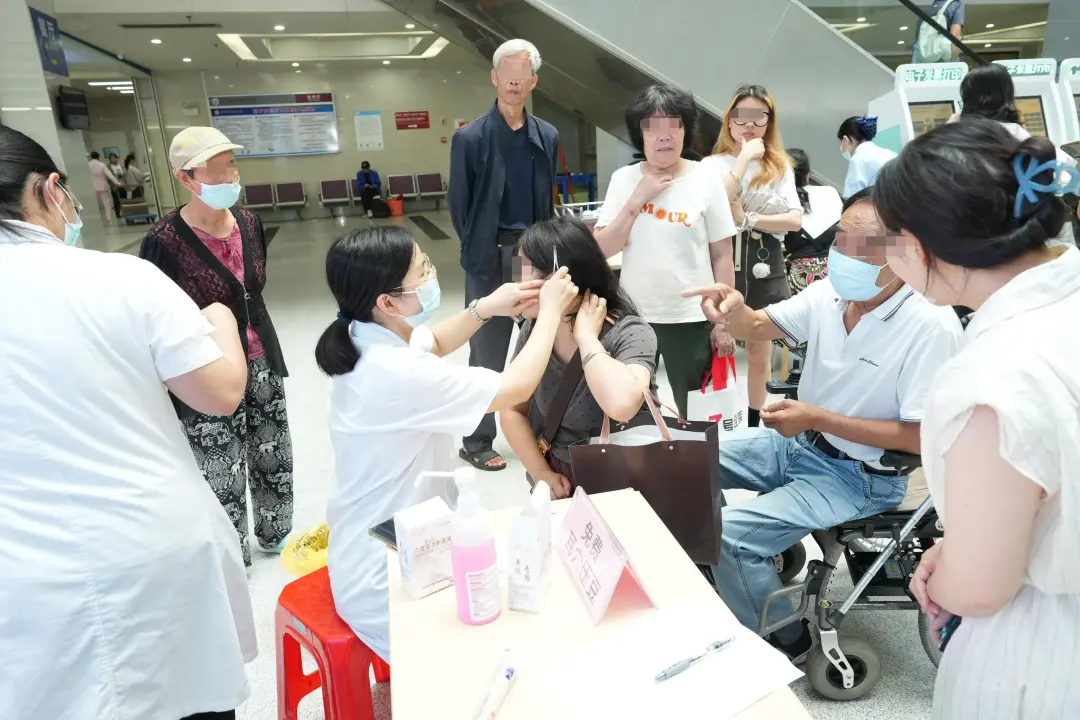 院内新闻|“以医者仁心护银龄之美——香港宝典宝典免费资料大全香港宝典宝典免费资料大全成功开展全国护肤日多学科义诊” 院内新闻|“以医者仁心护银龄之美——香港宝典宝典免费资料大全香港宝典宝典免费资料大全成功开展全国护肤日多学科义诊”