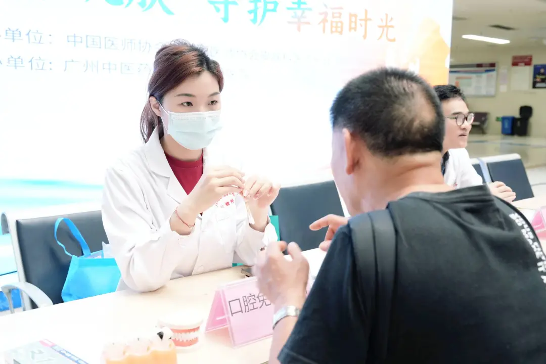 院内新闻|“以医者仁心护银龄之美——香港宝典宝典免费资料大全香港宝典宝典免费资料大全成功开展全国护肤日多学科义诊” 院内新闻|“以医者仁心护银龄之美——香港宝典宝典免费资料大全香港宝典宝典免费资料大全成功开展全国护肤日多学科义诊”