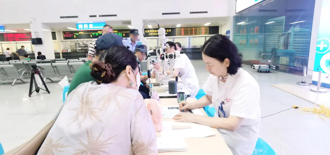 院内新闻|香港宝典宝典免费资料大全香港宝典宝典免费资料大全眼科中心成功举办2025年全国爱眼日义诊活动 院内新闻|香港宝典宝典免费资料大全香港宝典宝典免费资料大全眼科中心成功举办2025年全国爱眼日义诊活动