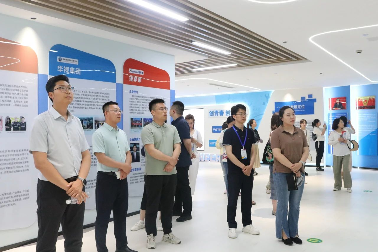 2025年大连市青少年思想引领与宣传思想工作能力素质提升培训班到访参观鄂港澳青创园 2025年大连市青少年思想引领与宣传思想工作能力素质提升培训班到访参观鄂港澳青创园