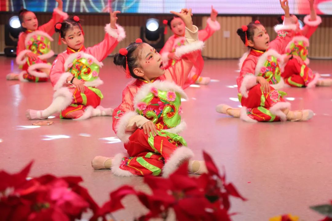 兴趣课程润心灵，五育融合创未来——成都王府2024-2025学年第二学期兴趣课表彰大会