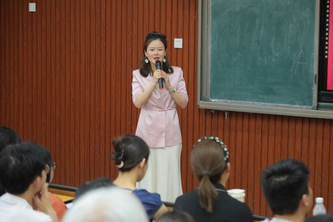 兴趣课程润心灵，五育融合创未来——成都王府2024-2025学年第二学期兴趣课表彰大会