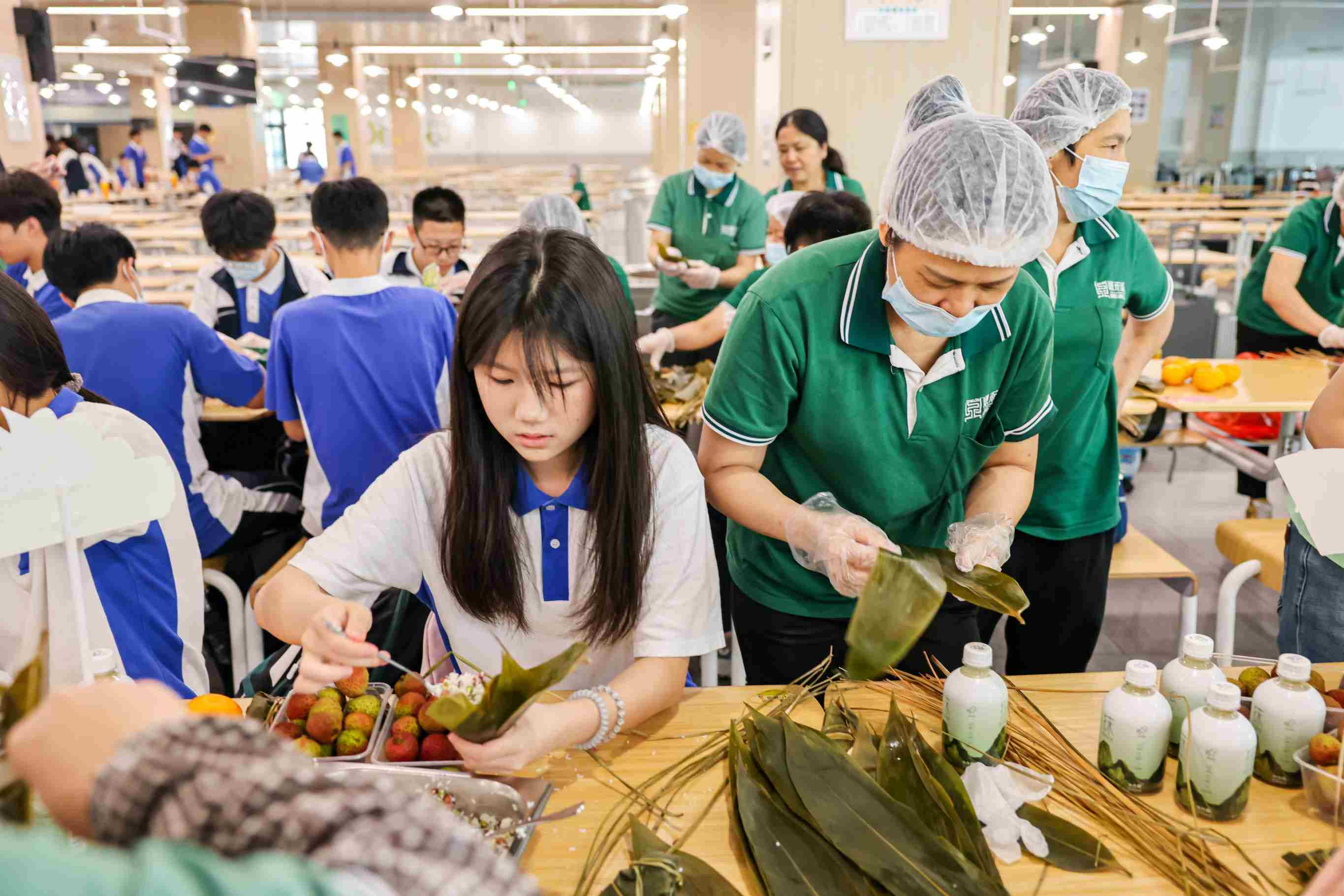 神仙打架!深圳龙华致理中学首届学生餐厅厨艺大比拼,鼎禾盛大厨秀翻全场! 神仙打架!深圳龙华致理中学首届学生餐厅厨艺大比拼,鼎禾盛大厨秀翻全场!