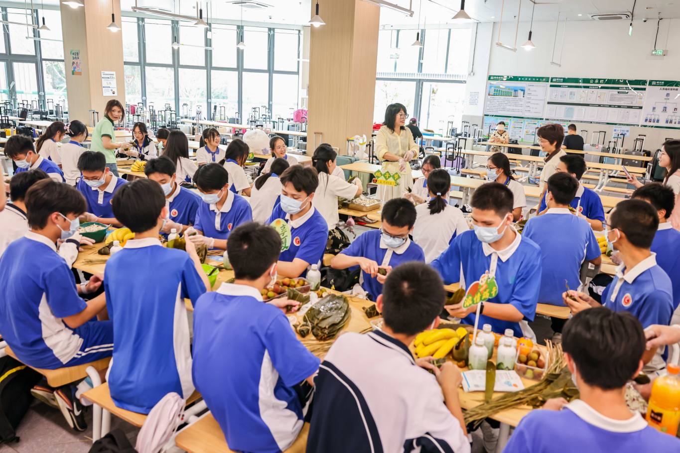 神仙打架!深圳龙华致理中学首届学生餐厅厨艺大比拼,鼎禾盛大厨秀翻全场! 神仙打架!深圳龙华致理中学首届学生餐厅厨艺大比拼,鼎禾盛大厨秀翻全场!