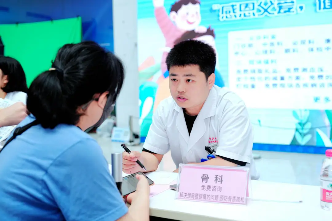 院内新闻|金沙洲医院“父爱如山,健康相伴”父亲节大型义诊圆满落幕,为父亲们送上暖心健康礼 院内新闻|金沙洲医院“父爱如山,健康相伴”父亲节大型义诊圆满落幕,为父亲们送上暖心健康礼