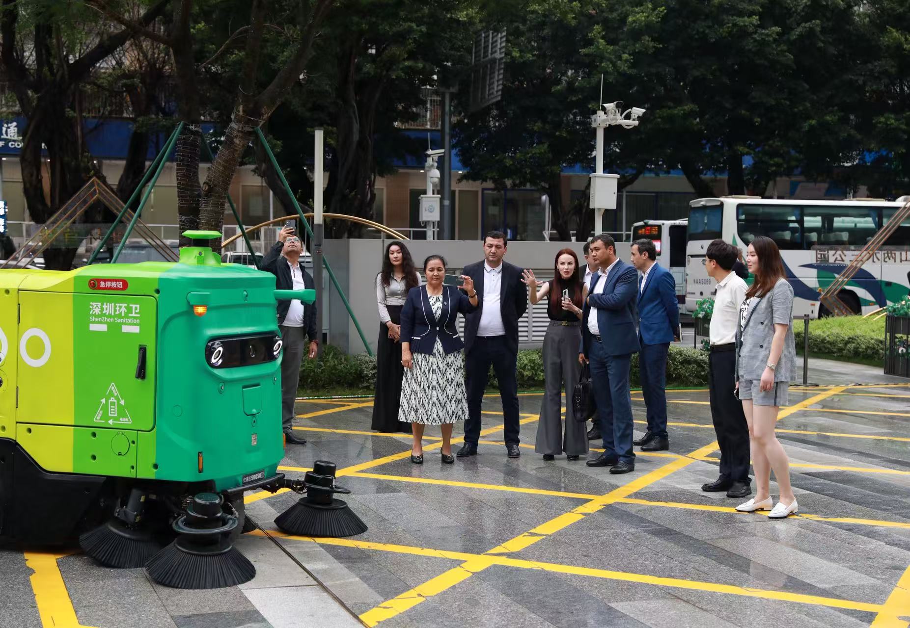 乌兹别克斯坦布哈拉州政府代表团到访玉禾田集团 共拓智慧城市服务合作新空间 乌兹别克斯坦布哈拉州政府代表团到访玉禾田集团 共拓智慧城市服务合作新空间