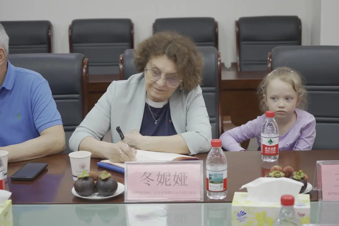 院内新闻|俄罗斯亚洲工业企业家联合会中国区主席阿廖沙及夫人冬妮娅一行莅临参观交流 院内新闻|俄罗斯亚洲工业企业家联合会中国区主席阿廖沙及夫人冬妮娅一行莅临参观交流