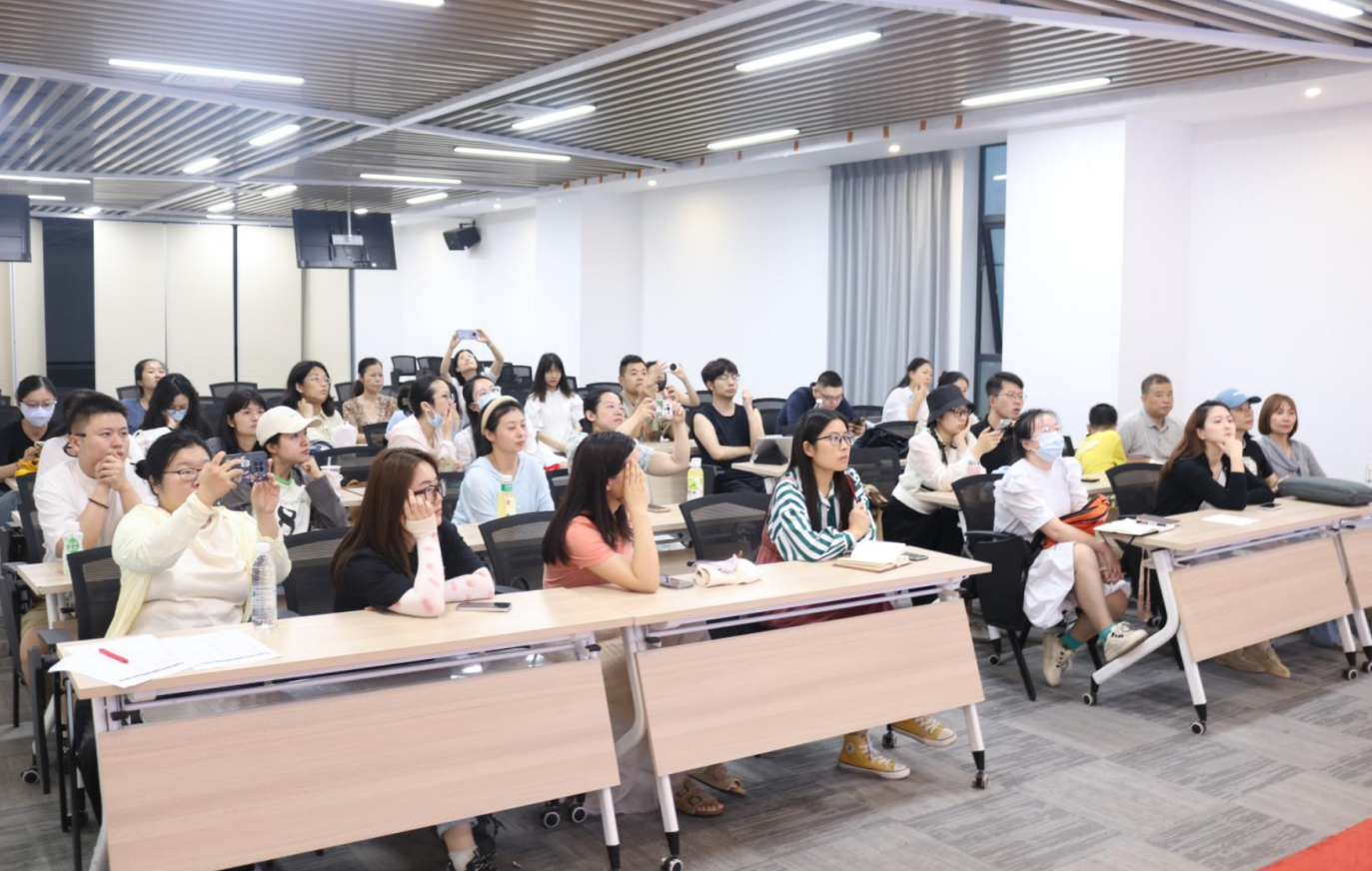 青春学习小站 | 解码江城建筑,唱响青春之声!6月“武昌青年夜校”精彩回顾 青春学习小站 | 解码江城建筑,唱响青春之声!6月“武昌青年夜校”精彩回顾