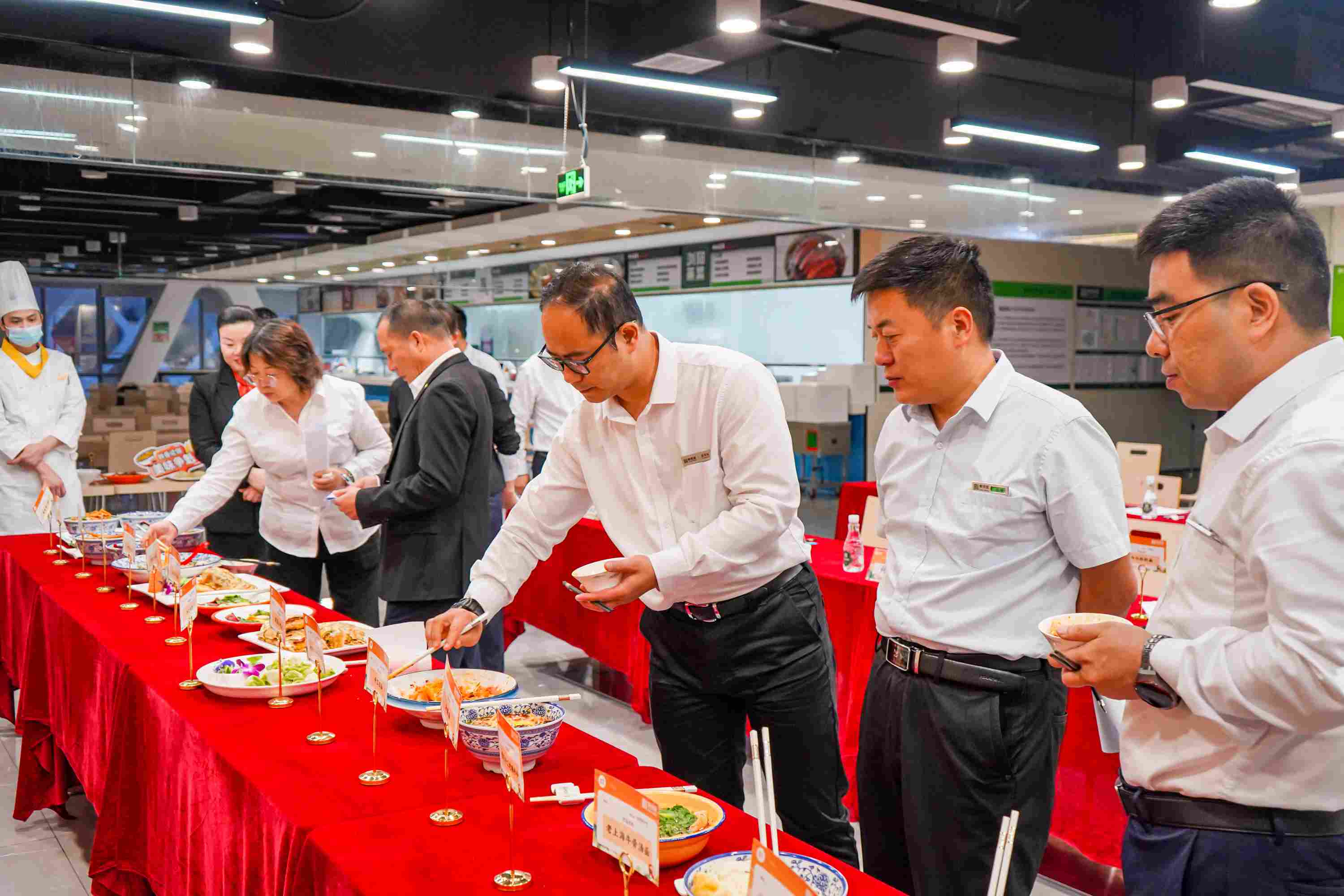 舌尖争锋!2025年鼎禾盛饮食首届中华传统汤粉(面)及地方特色小吃争霸赛热血收官 舌尖争锋!2025年鼎禾盛饮食首届中华传统汤粉(面)及地方特色小吃争霸赛热血收官