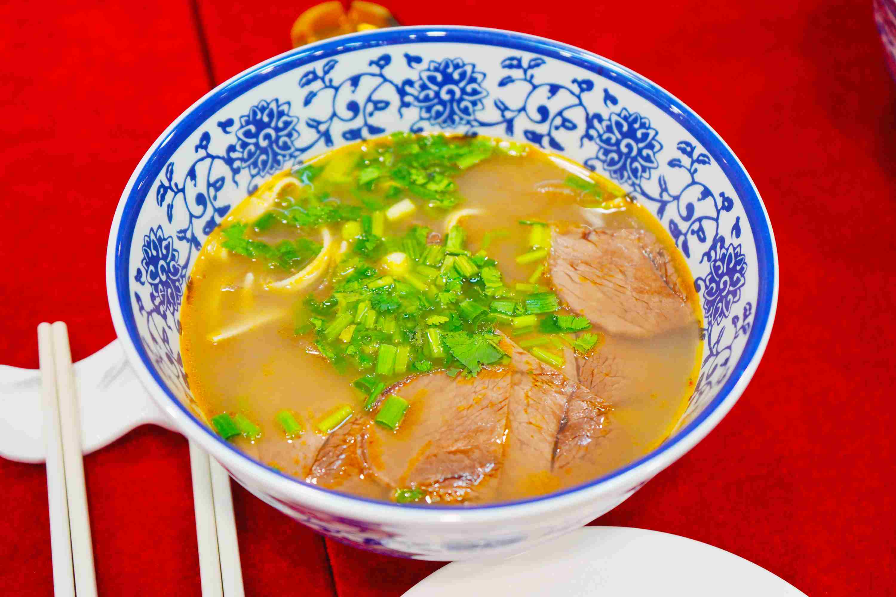 舌尖争锋!2025年鼎禾盛饮食首届中华传统汤粉(面)及地方特色小吃争霸赛热血收官 舌尖争锋!2025年鼎禾盛饮食首届中华传统汤粉(面)及地方特色小吃争霸赛热血收官