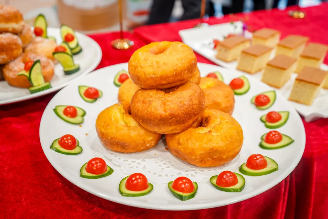 巧手匠心,面面俱到——2025年度鼎禾盛饮食首届面点技能大比拼圆满落幕! 巧手匠心,面面俱到——2025年度鼎禾盛饮食首届面点技能大比拼圆满落幕!