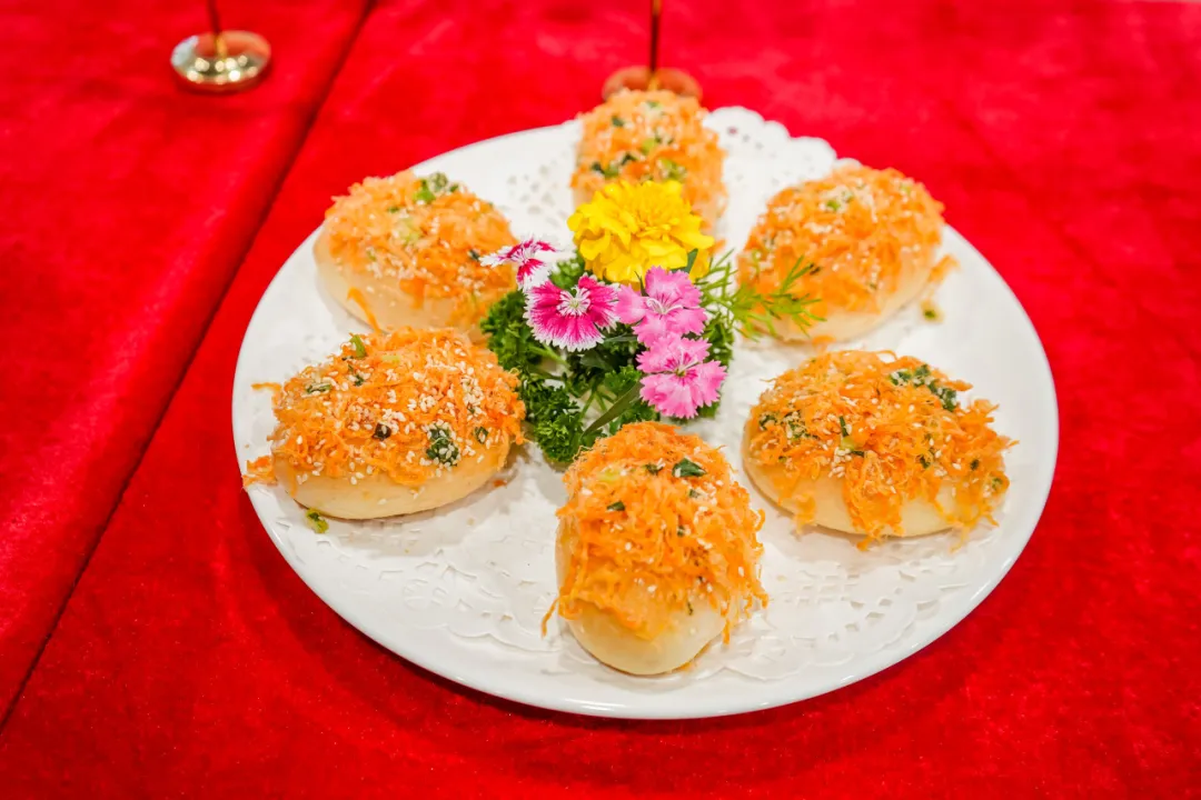 巧手匠心,面面俱到——2025年度鼎禾盛饮食首届面点技能大比拼圆满落幕! 巧手匠心,面面俱到——2025年度鼎禾盛饮食首届面点技能大比拼圆满落幕!