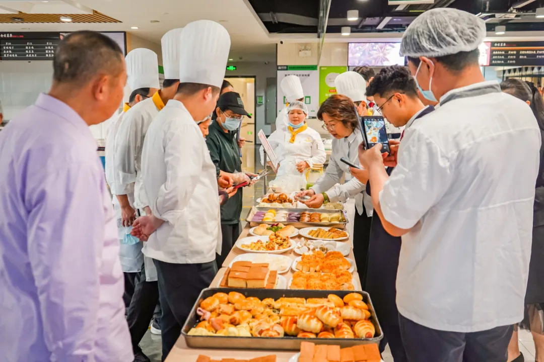 巧手匠心,面面俱到——2025年度鼎禾盛饮食首届面点技能大比拼圆满落幕! 巧手匠心,面面俱到——2025年度鼎禾盛饮食首届面点技能大比拼圆满落幕!