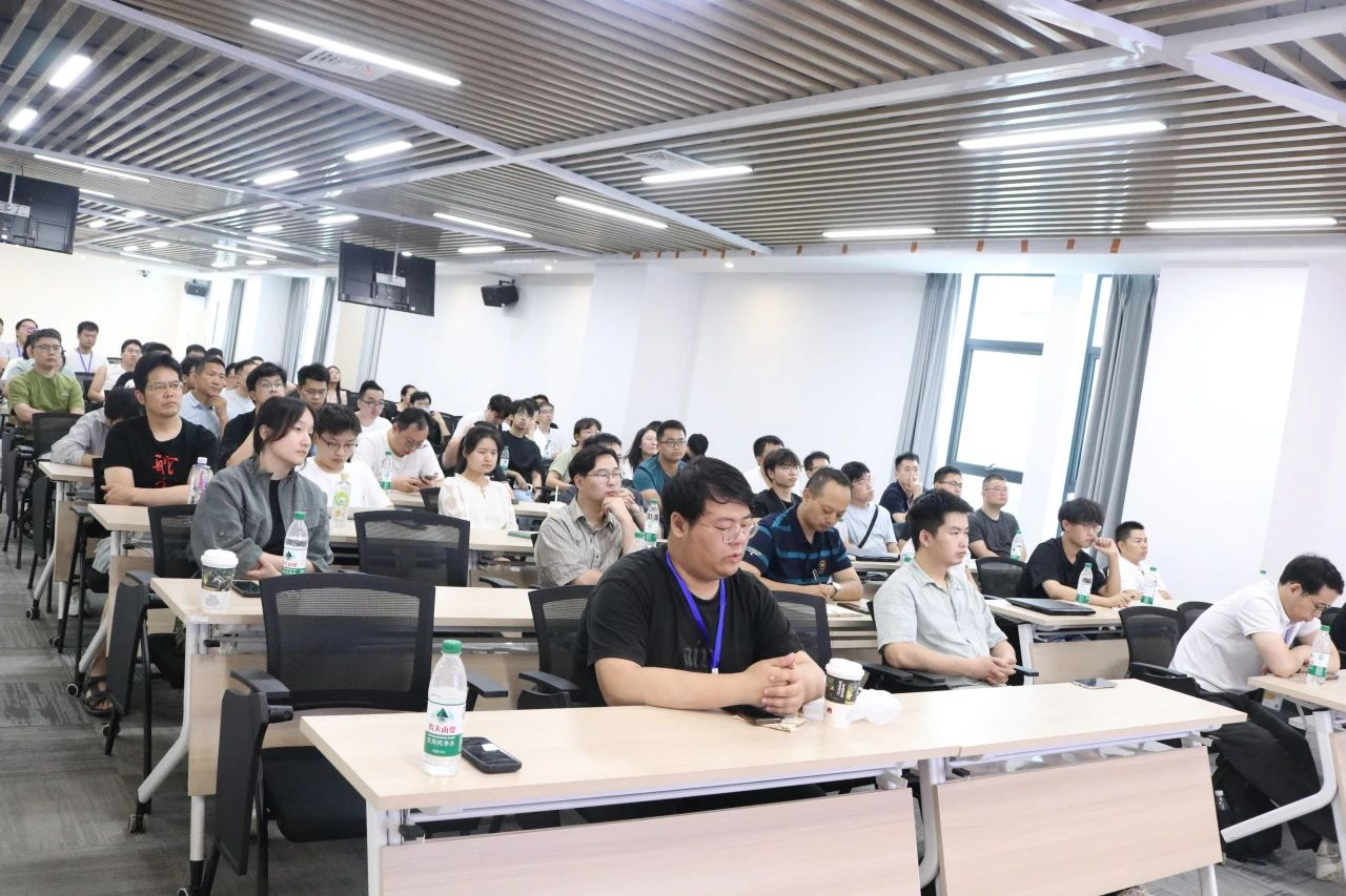 让每个人都能听懂AI | 鄂港澳青创园AI技术分享会圆满落幕 让每个人都能听懂AI | 鄂港澳青创园AI技术分享会圆满落幕