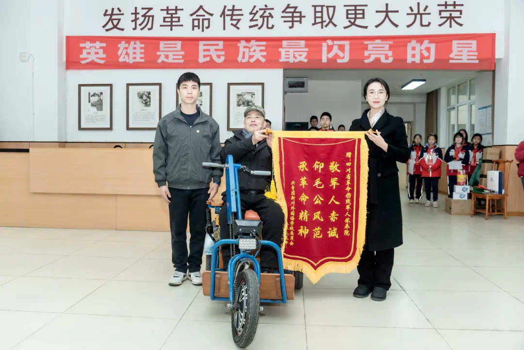 张力：在团旗引领下，让志愿之光点亮青春成长路