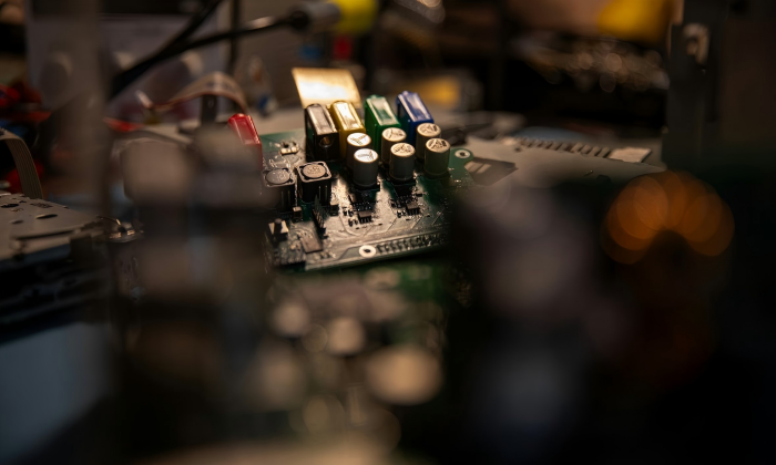 From Practical Applications: Why Sodium Persulfate (SPS) Outperforms in PCB Etching